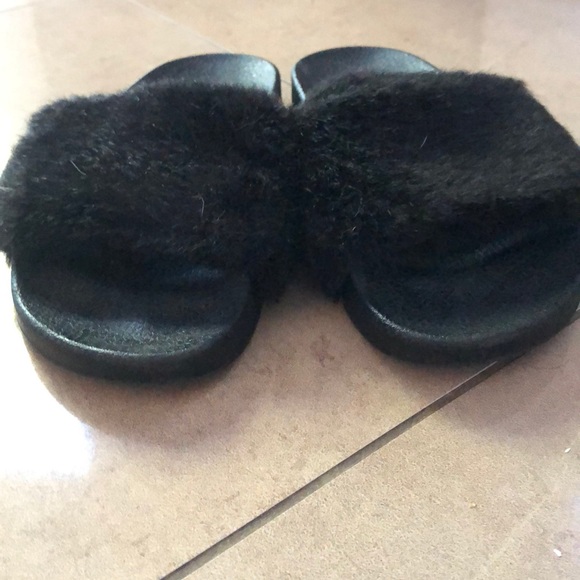 Steve Madden fuzzy slip ones - Picture 3 of 4